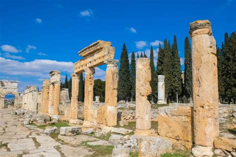 Ruines antiques de la cité de Hiérapolis sur le site de Pamukkale