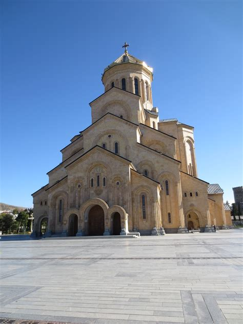 Cathédrale de la Trinité (Sameba), monument emblématique de Tbilissi
